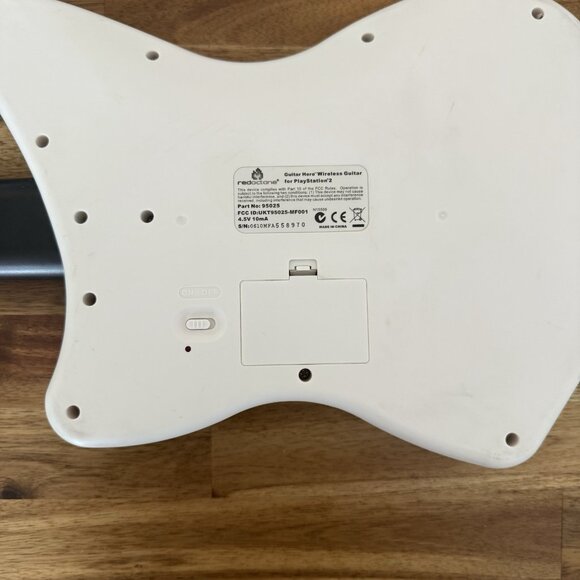 Guitar Hero Guitar Playstation 2 PS2 Wireless White No Dongle 95025 Not Tested - Picture 10 of 11